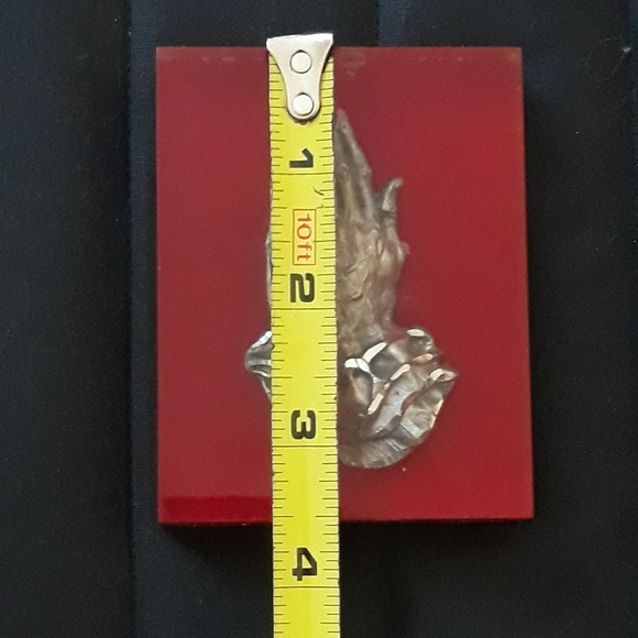 Vintage Lucite Acrylic Encased Pewter Praying Hands Paperweight - Made in Italy - Picture 6 of 9